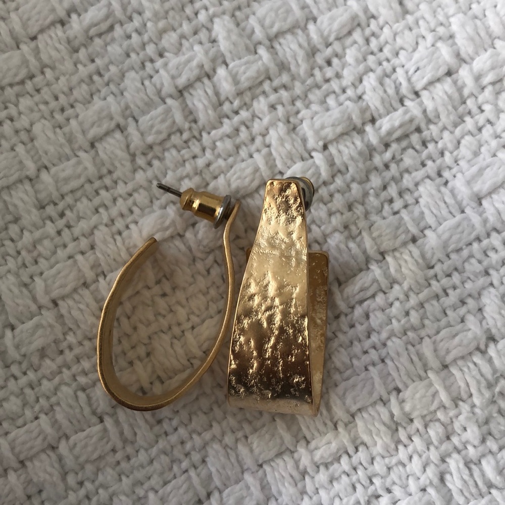 Gold earring